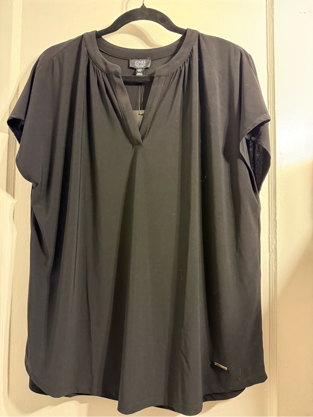 Jones New York Black Split-Neck Short Sleeve Blouse